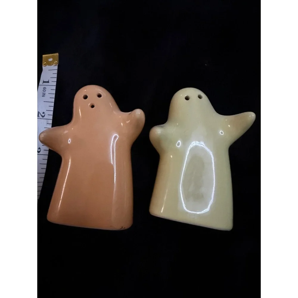 Vintage Nassau Bahamas Hugging Ghost Salt and Pepper Shakers Ceramic Souvenir
